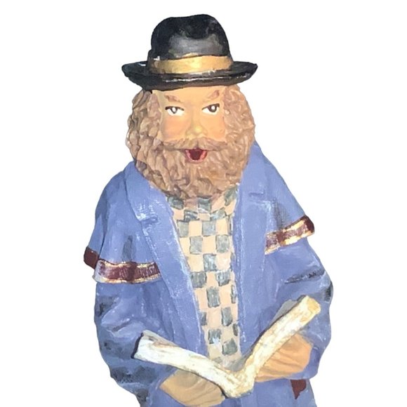 Cedar Creek Christmas Gentleman Caroler with Box - Picture 2 of 13